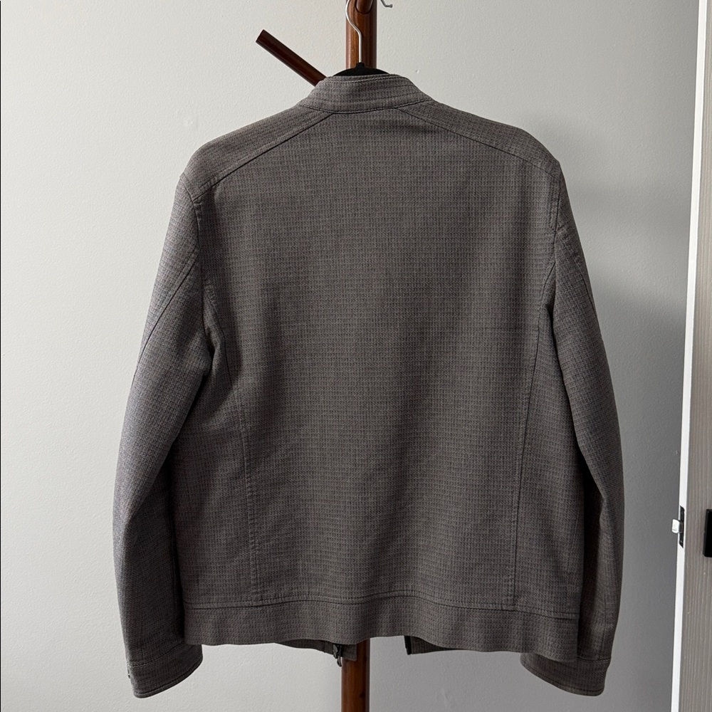 Men’s Jacket - Picture 2 of 6